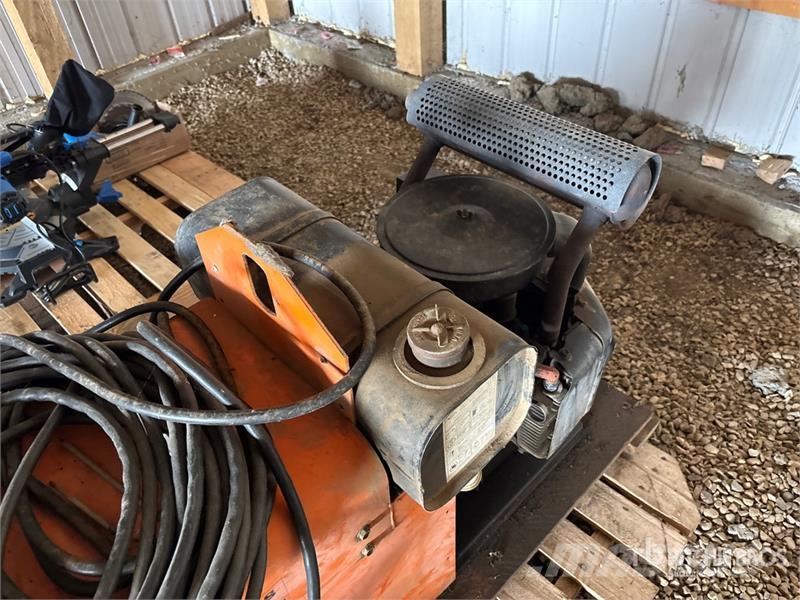 Acklands G-225AC/DC/WP 225 A Engine Driven Welder Attrezzature per saldature