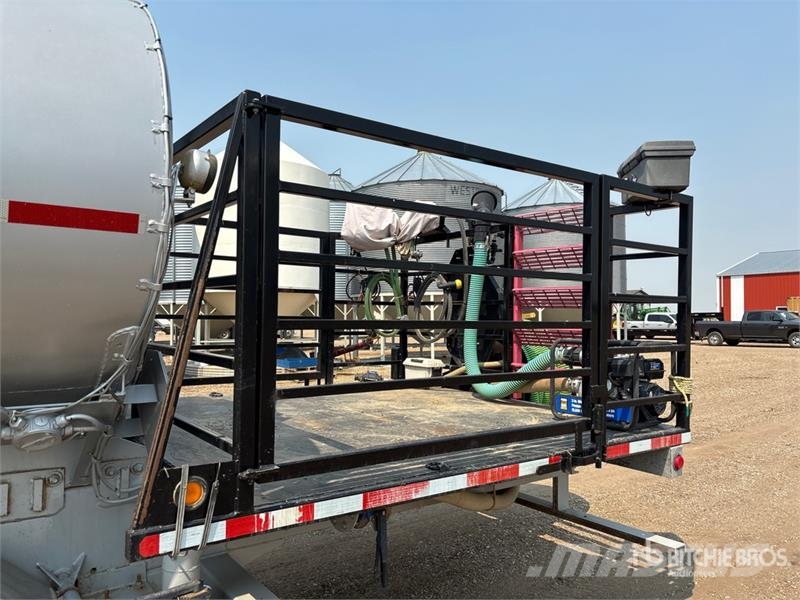 Advance 10000 gal Tri/A Water Tank Trailer Anders