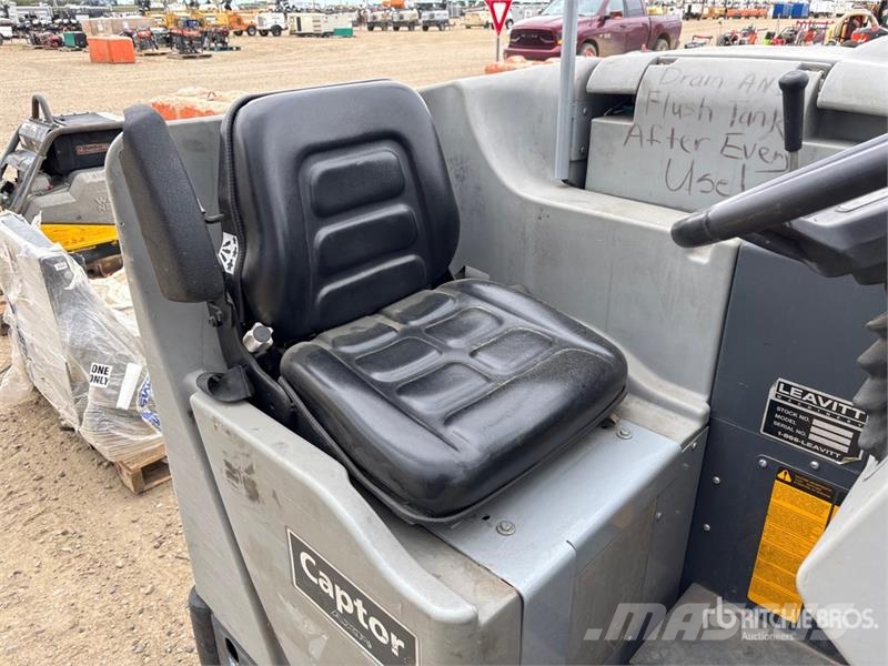 Advance Captor 4800 Ride-On Floor Sweeper Altri macchinari per raccolta