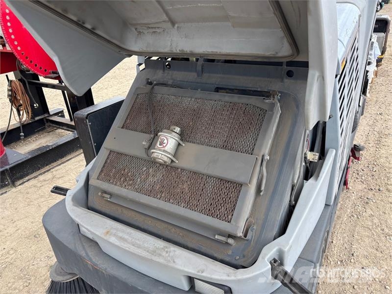 Advance Captor 4800 Ride-On Floor Sweeper Altri macchinari per raccolta