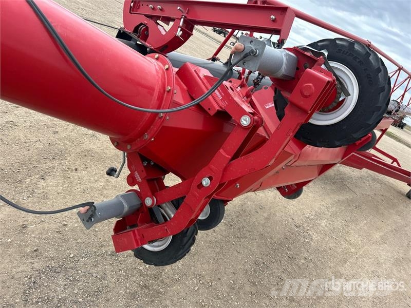 AGI 1394 13 in x 94 ft Swing Grain Auger (Inoperable) Attrezzature di trasporto
