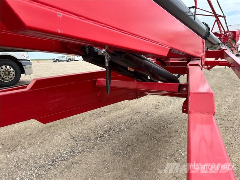 AGI 1394 13 in x 94 ft Swing Grain Auger (Inoperable) Attrezzature di trasporto