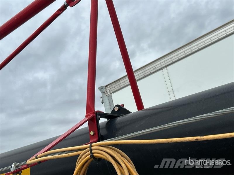 AGI 1394 13 in x 94 ft Swing Grain Auger (Inoperable) Attrezzature di trasporto