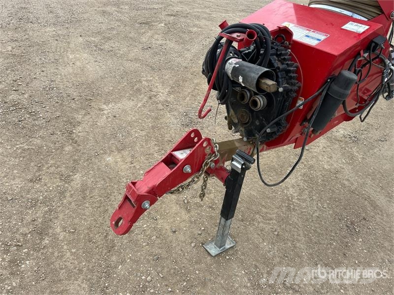 AGI 1394 13 in x 94 ft Swing Grain Auger (Inoperable) Attrezzature di trasporto