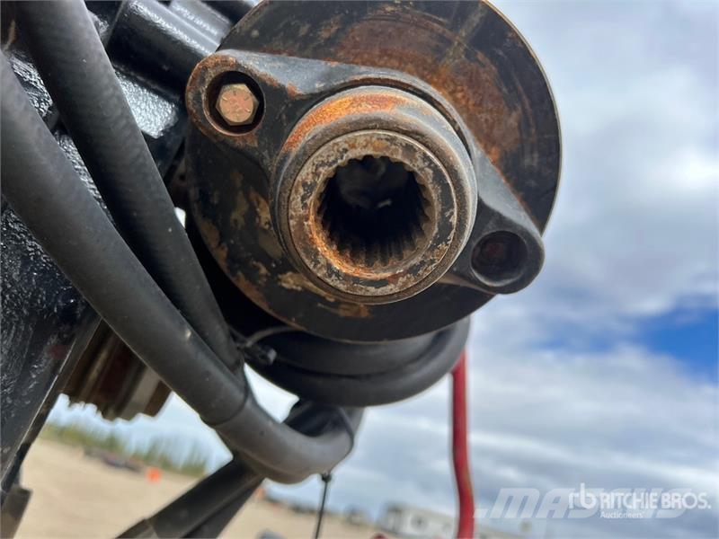 AGI 1394 13 in x 94 ft Swing Grain Auger (Inoperable) Attrezzature di trasporto
