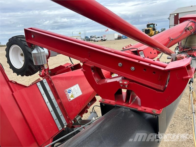 AGI 1394 13 in x 94 ft Swing Grain Auger (Inoperable) Attrezzature di trasporto