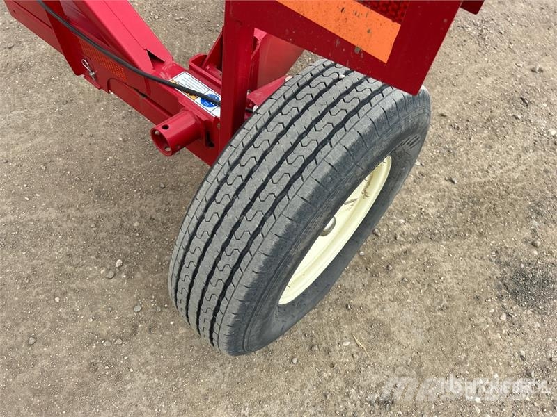 AGI 1394 13 in x 94 ft Swing Grain Auger (Inoperable) Attrezzature di trasporto