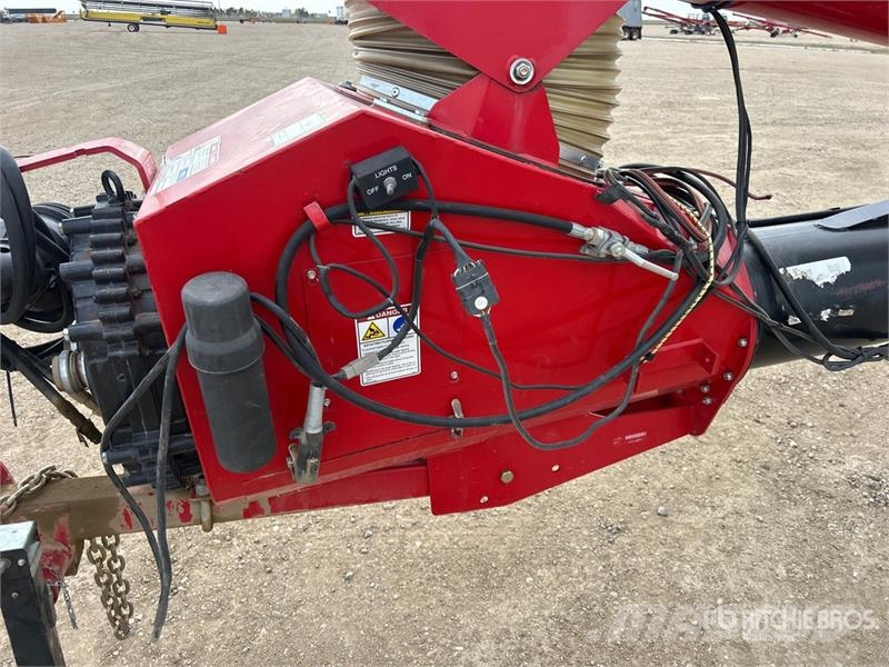 AGI 1394 13 in x 94 ft Swing Grain Auger (Inoperable) Attrezzature di trasporto