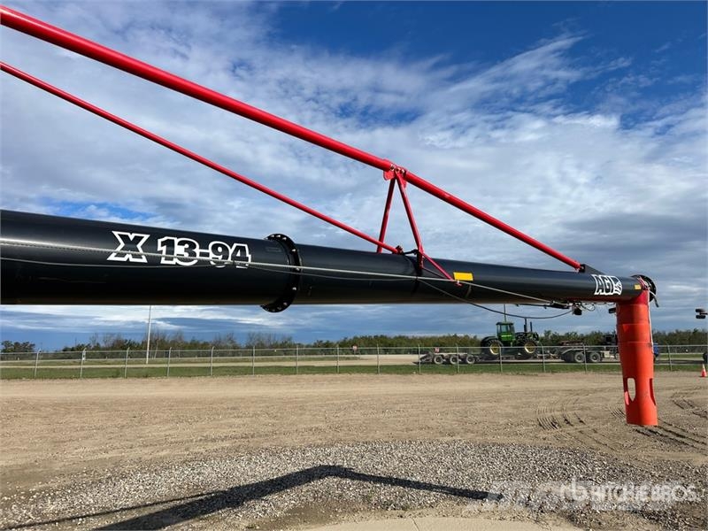 AGI 1394 13 in x 94 ft Swing Grain Auger معدات نقل