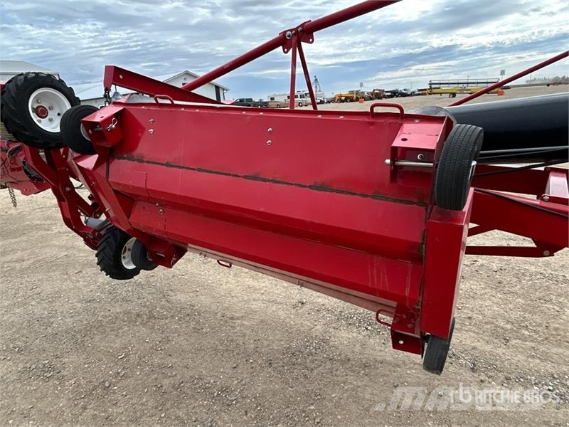 AGI 1394 13 in x 94 ft Swing Grain Auger (Inoperable) Attrezzature di trasporto