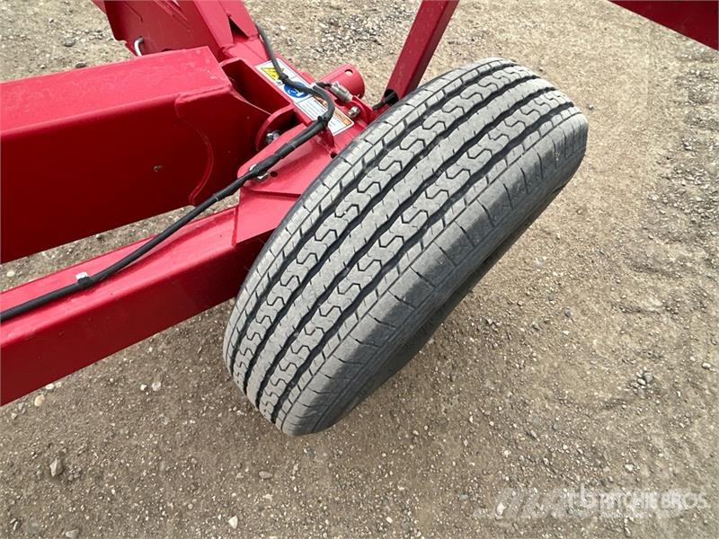 AGI 1394 13 in x 94 ft Swing Grain Auger (Inoperable) Attrezzature di trasporto