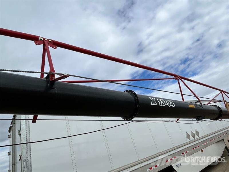 AGI 1394 13 in x 94 ft Swing Grain Auger (Inoperable) Attrezzature di trasporto