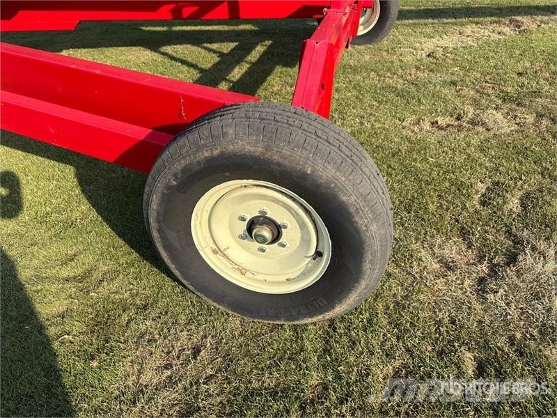 AGI X13-84 13 in x 84 ft Telescopic Swing Grain Auger 운반 장비