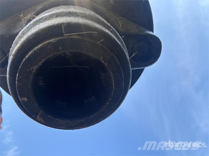 AGI X13-84 13 in x 84 ft Telescopic Swing Grain Auger 운반 장비