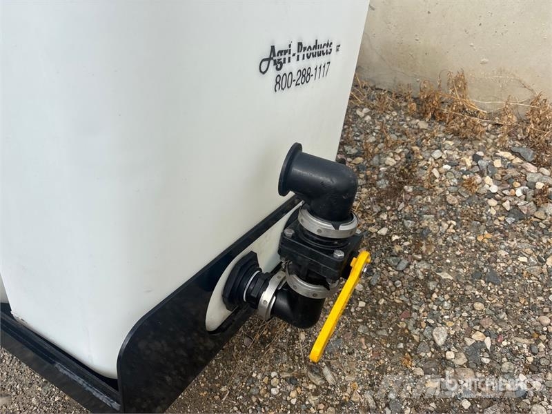 Agri Products Products 500 gal Poly Dual Saddle Tank Nádrže na palivo a aditiva