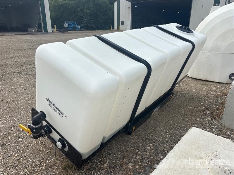 Agri Products Products 500 gal Poly Dual Saddle Tank Nádrže na palivo a aditiva