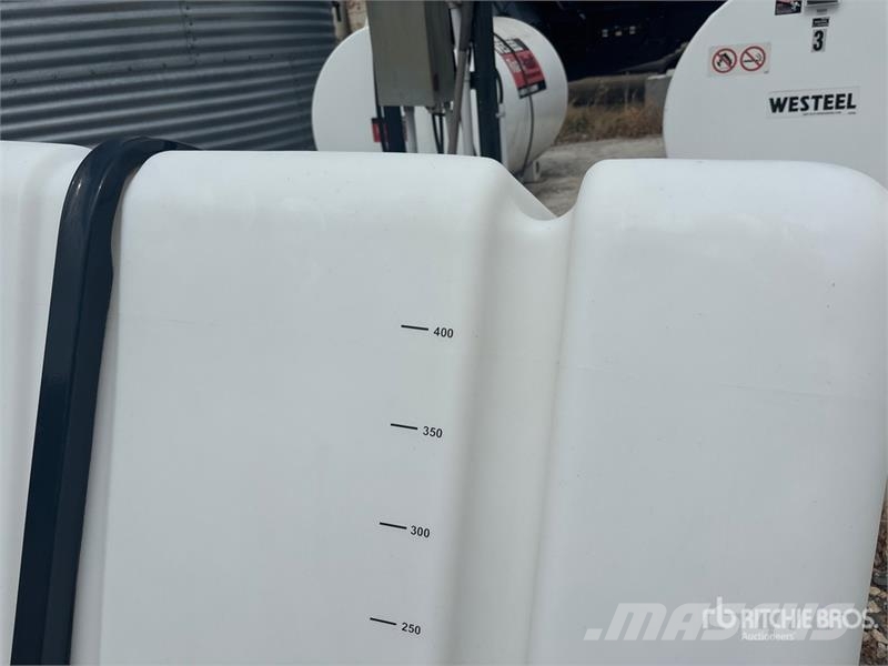 Agri Products Products 500 gal Poly Dual Saddle Tank Nádrže na palivo a aditiva