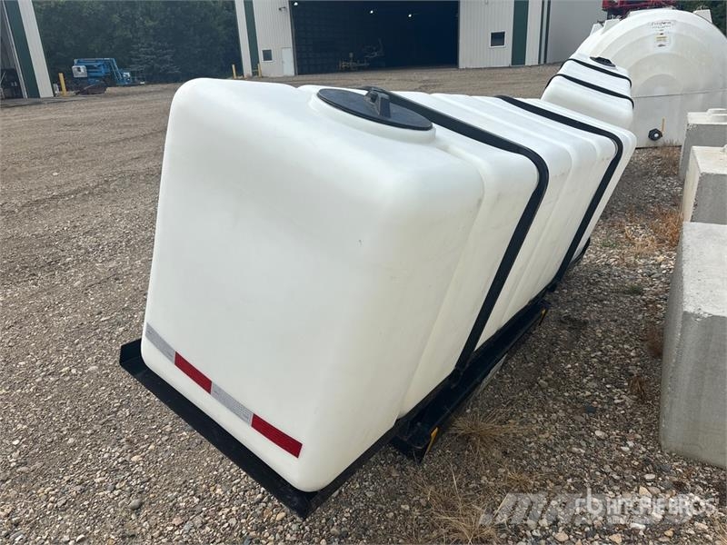 Agri Products Products 500 gal Poly Dual Saddle Tank Nádrže na palivo a aditiva