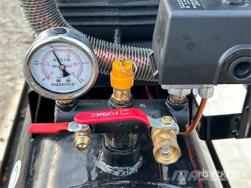 AGT AC 40 gal Air Compressor (Unused) 콤푸레샤
