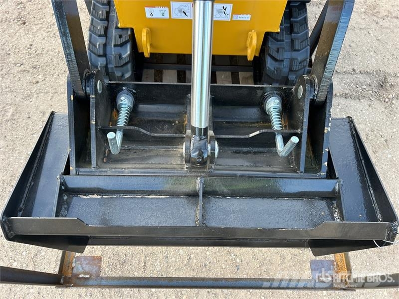 AGT MX-CRT23 Mini Compact Track Loader (Unused) Minicargadoras