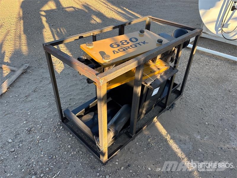 AGT PD680-PZ Skid Steer Post Driver (Unused) 울타리(펜싱) 장비