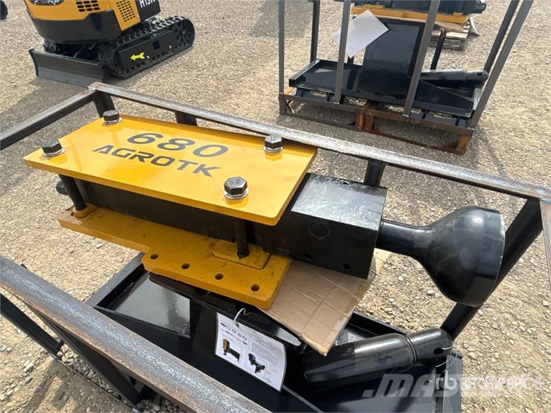AGT PD680-PZ Skid Steer Post Driver (Unused) Zäune und Zubehör