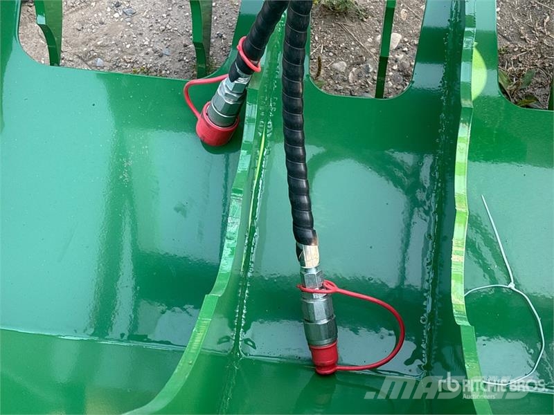 AGT SRR72 45 in Skid Steer Bucket (Unused) Baldes
