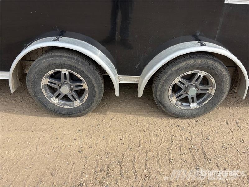 Alcom 22 ft T/A Enclosed Trailer Dobozos pótkocsik