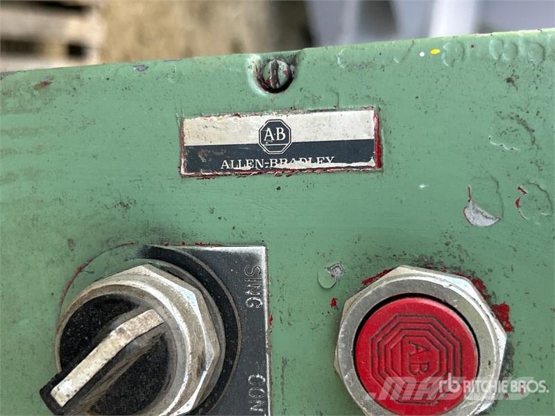 Allen Bradley Metal Punch Machine معدات البناء - غير ذلك