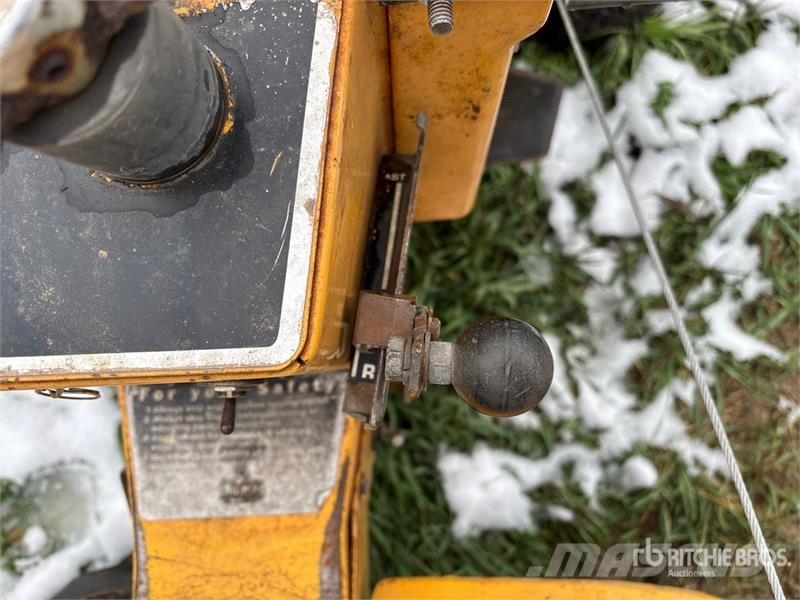 Allis Chalmers Chalmers HB-112 2WD Utility Tractor Compact tractors