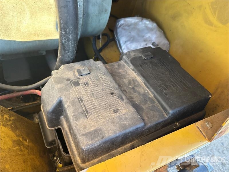 Allmand Maxie-Lite V-TWR 20 kW Light Tower Gaismas torņi