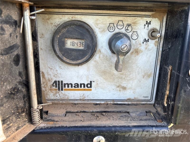 Allmand Night-Lite V-Series NLV 6 kW Light Tower 照明燈