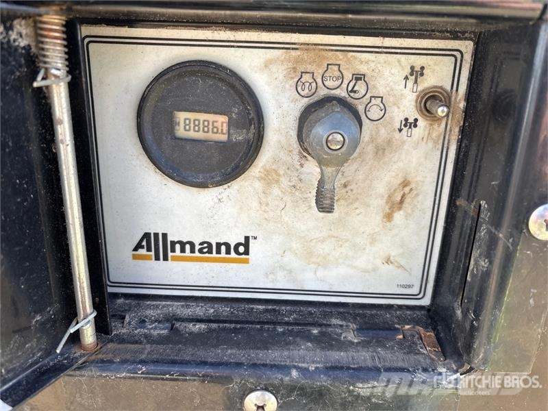 Allmand Night-Lite V-Series NLV 6 kW Light Tower Echipamente de luminare