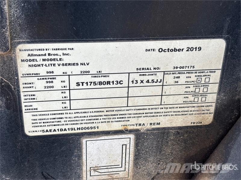 Allmand NLV-K1005C 6 kW Light Tower 照明燈