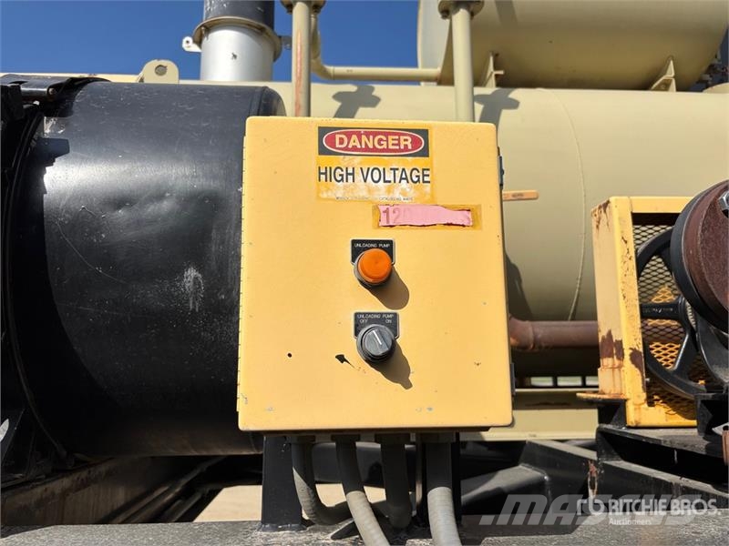 Almix Tri/A 20000 gal Asphalt Tank Trailer مقطورات ذات صهاريج