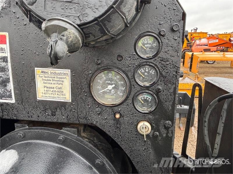 Altec DRM12 Tow-Behind Wood Chipper Fa aprítók