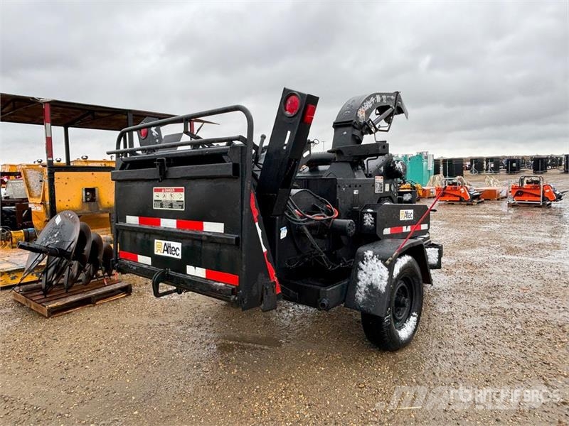 Altec DRM12 Tow-Behind Wood Chipper Fa aprítók