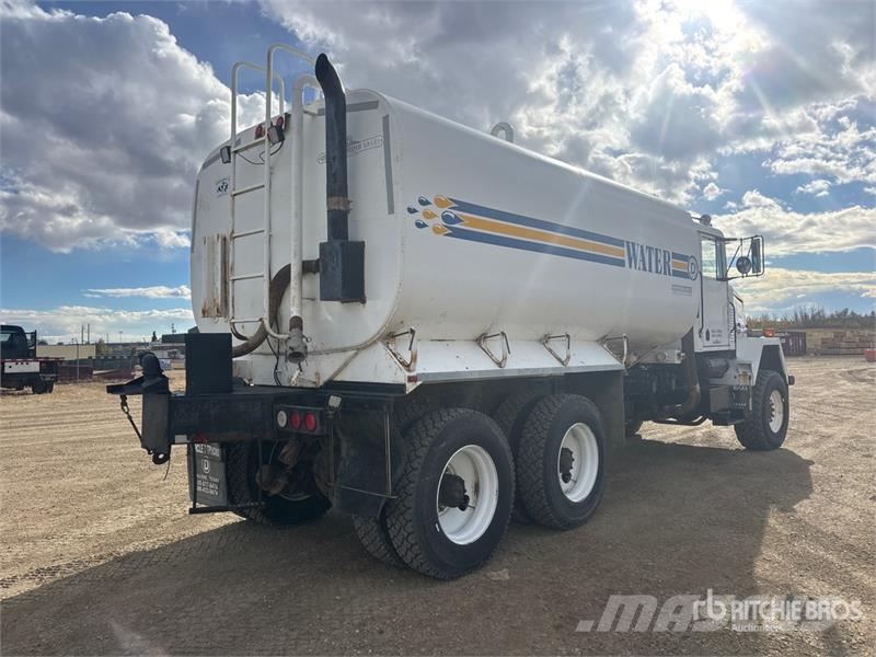 AM General M916 100 bbl 6x6 Water Truck Vesisäiliöautot