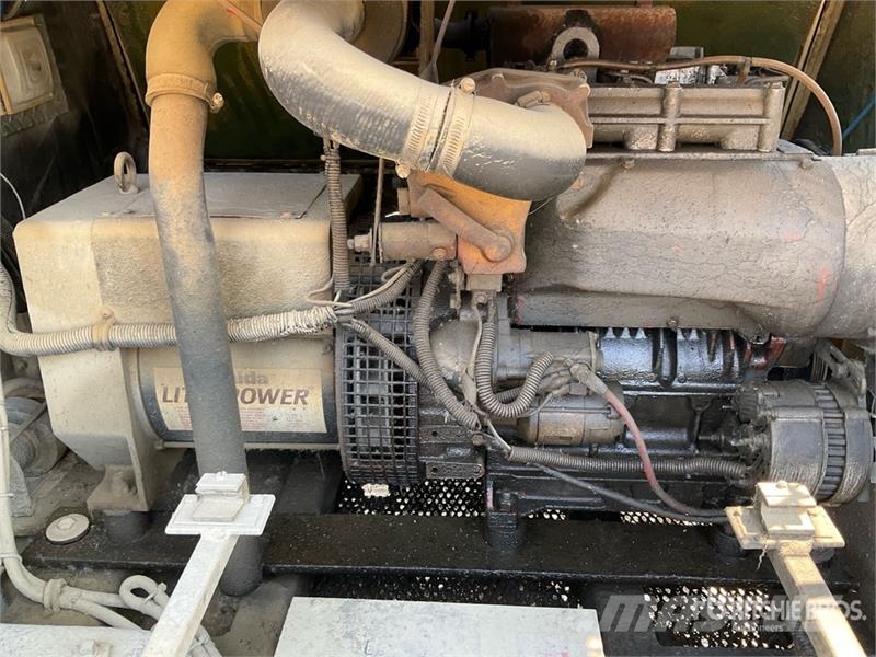 Amida LT5000 أبراج خفيفة