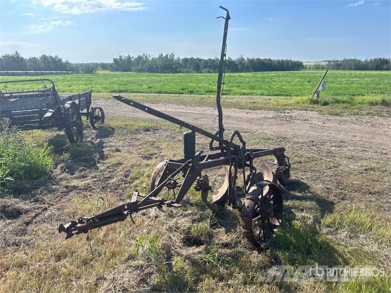 Antique 2 Bottom Plow Maszyny budowlane - Inne