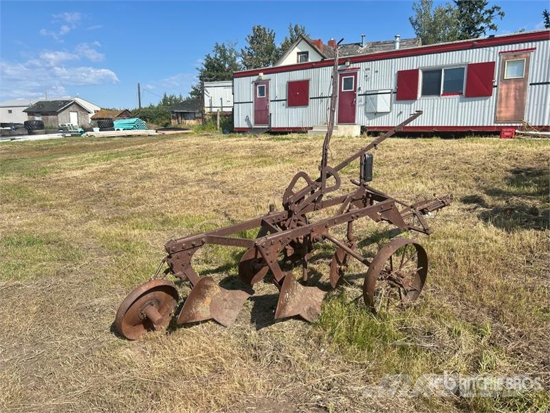 Antique 2 Bottom Plow Maszyny budowlane - Inne