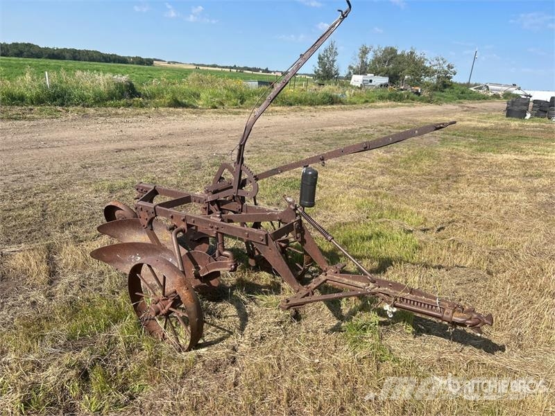 Antique 2 Bottom Plow Maszyny budowlane - Inne