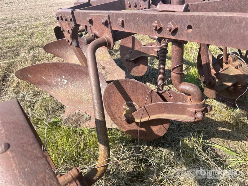 Antique 2 Bottom Plow Maszyny budowlane - Inne