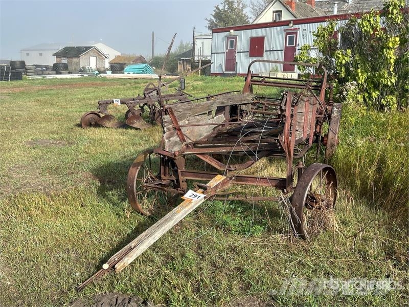 Antique 4 Wheel Wagon Građevinarstvo – ostalo