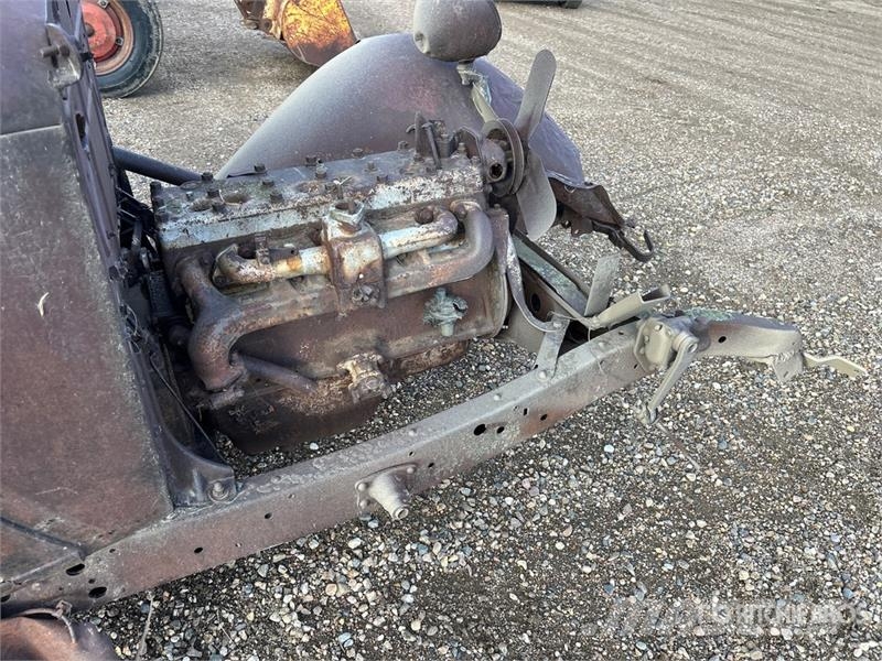 Antique Car (Inoperable) Outros Florestal