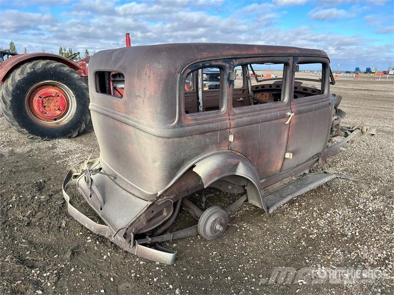 Antique Car (Inoperable) Outros Florestal
