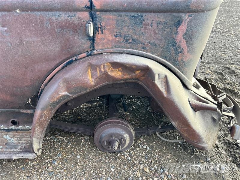 Antique Car (Inoperable) Outros Florestal