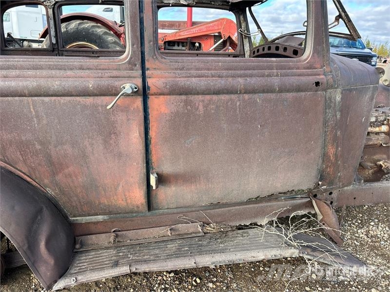 Antique Car (Inoperable) Outros Florestal