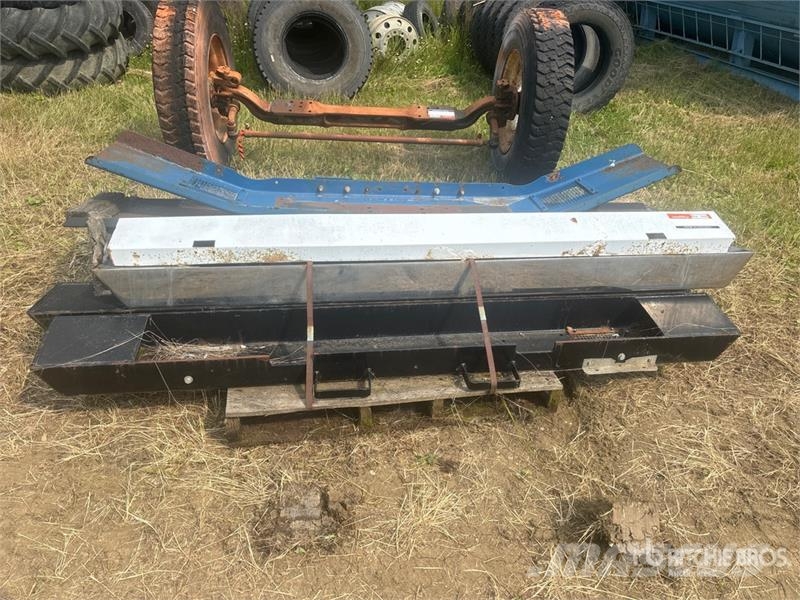 Approx. (8) Heavy Truck Bumper Ostale kargo komponente