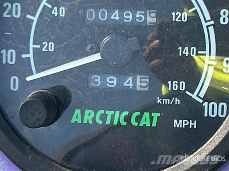 Arctic Cat EXT 580 Snowmobile (Inoperable) スノーモービル